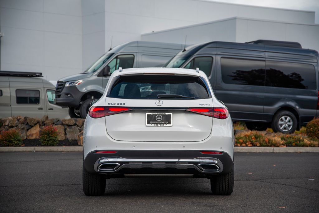 2026 Mercedes Benz GLC 300 4MATIC photo 3