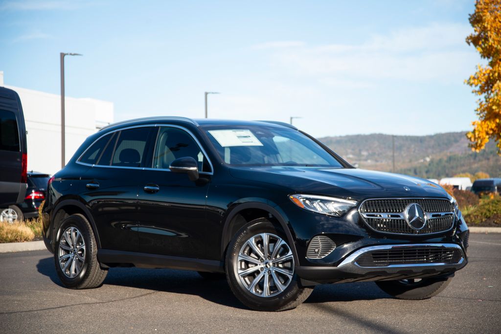 2026 Mercedes Benz GLC 300 4MATIC photo 3