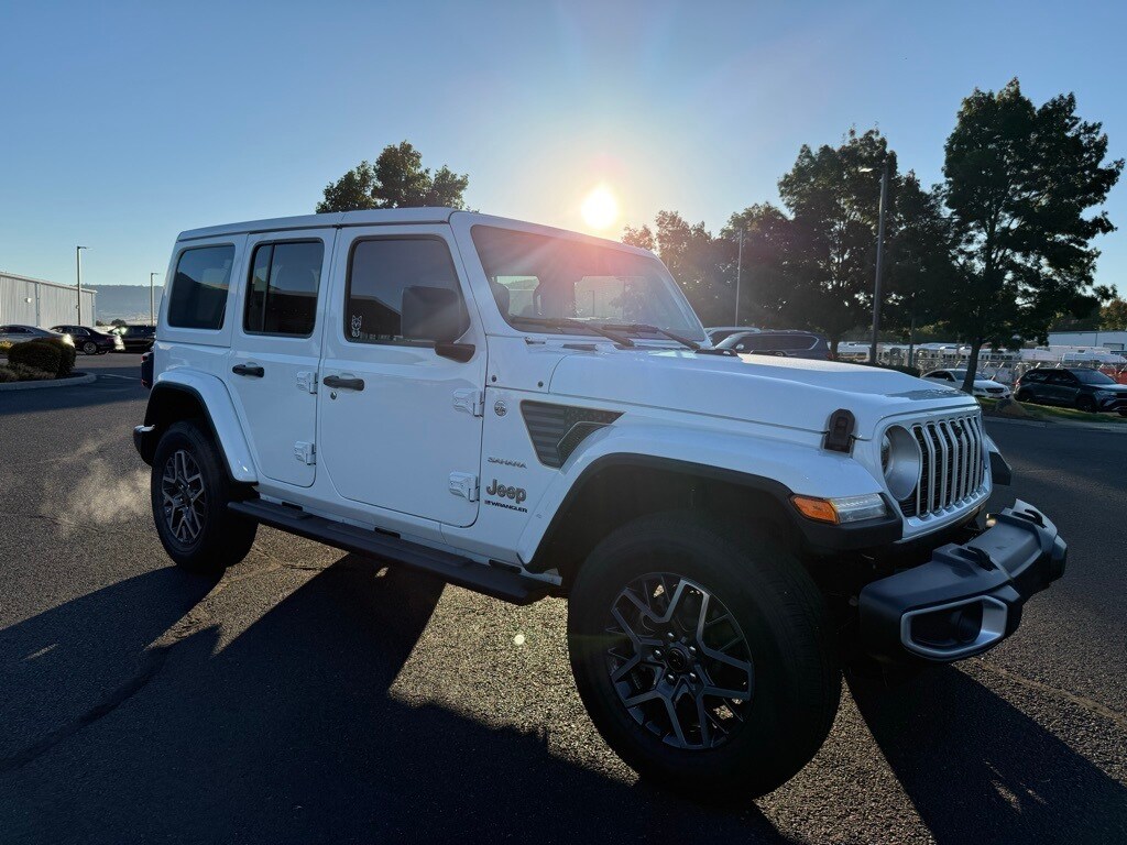 2024 Jeep Wrangler Sahara photo 2