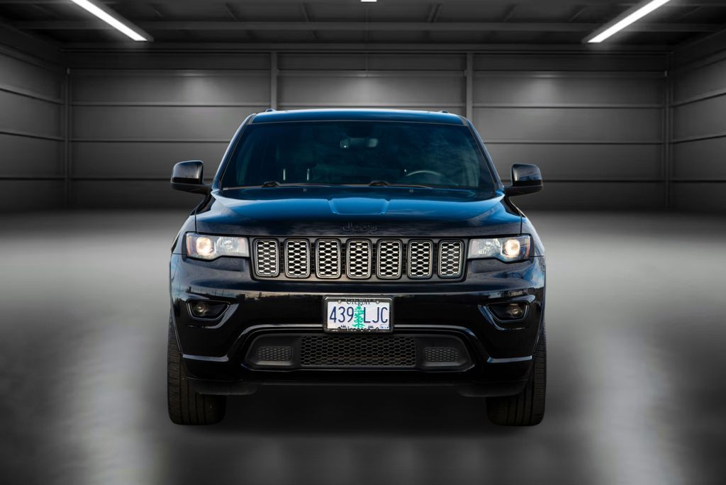 2019 Jeep Grand Cherokee Altitude photo 2