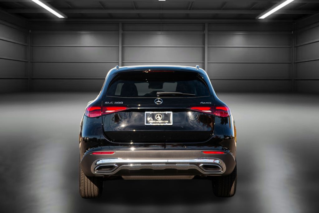 2026 Mercedes Benz GLC 300 4MATIC photo 3