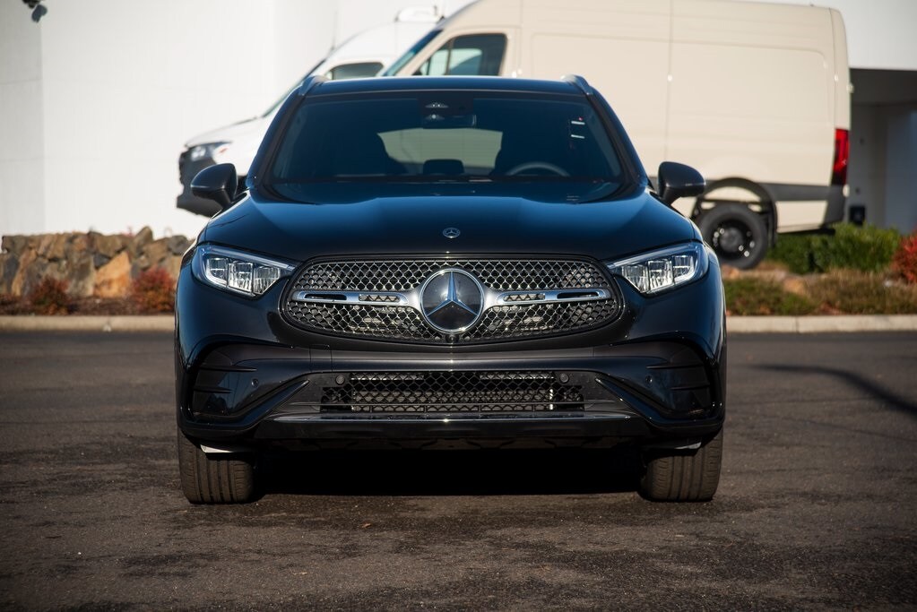 2025 Mercedes Benz GLC 300 4MATIC photo 2