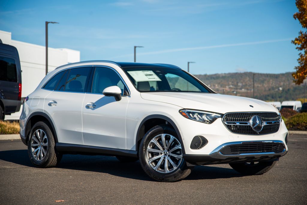 2026 Mercedes Benz GLC 300 4MATIC photo 3