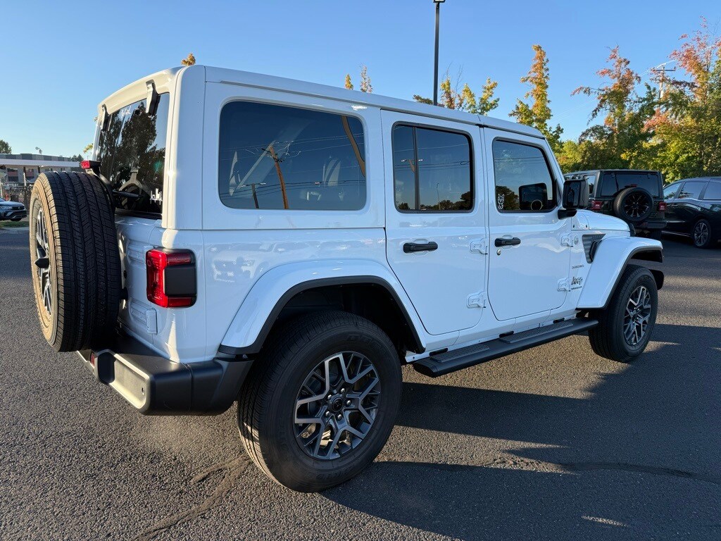 2024 Jeep Wrangler Sahara photo 3
