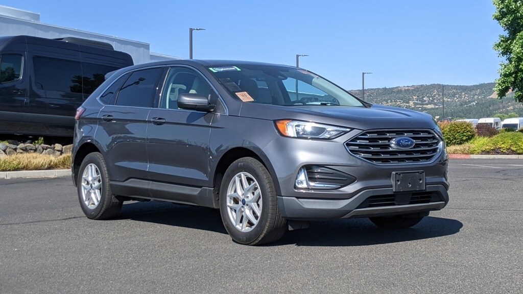 2022 Ford Edge SEL photo 3