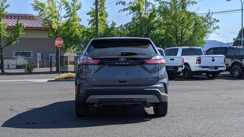 2022 Ford Edge SEL photo 4
