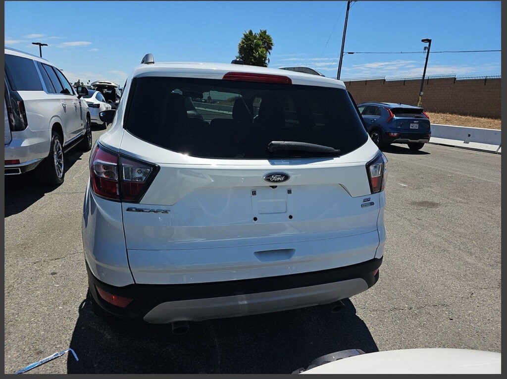 2018 Ford Escape SE photo 2