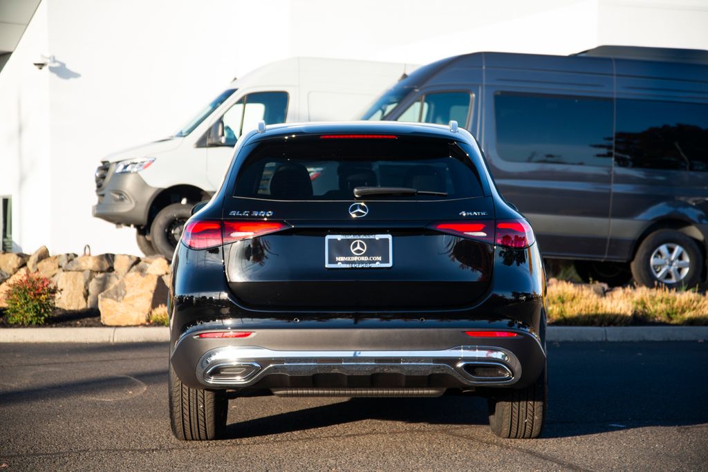 2026 Mercedes Benz GLC 300 4MATIC photo 2