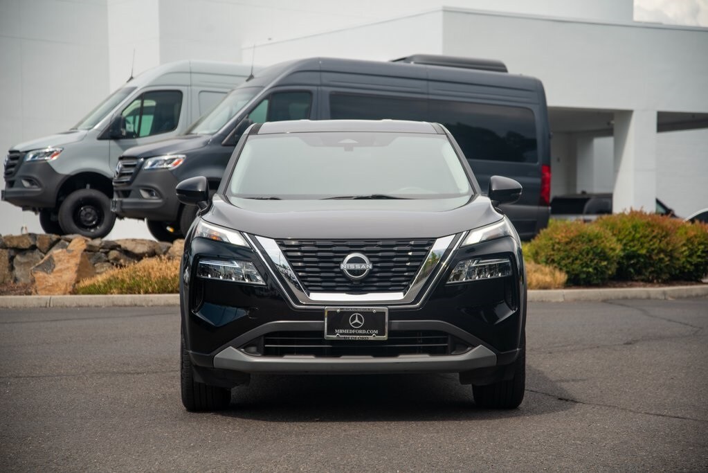 2023 Nissan Rogue SV photo 2