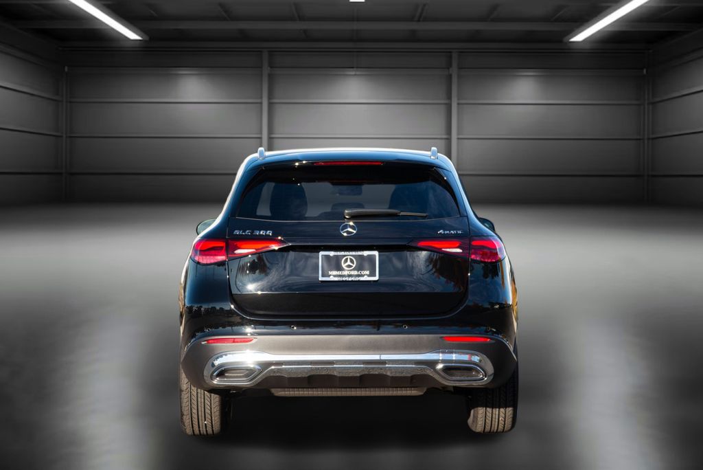 2026 Mercedes Benz GLC 300 4MATIC photo 4