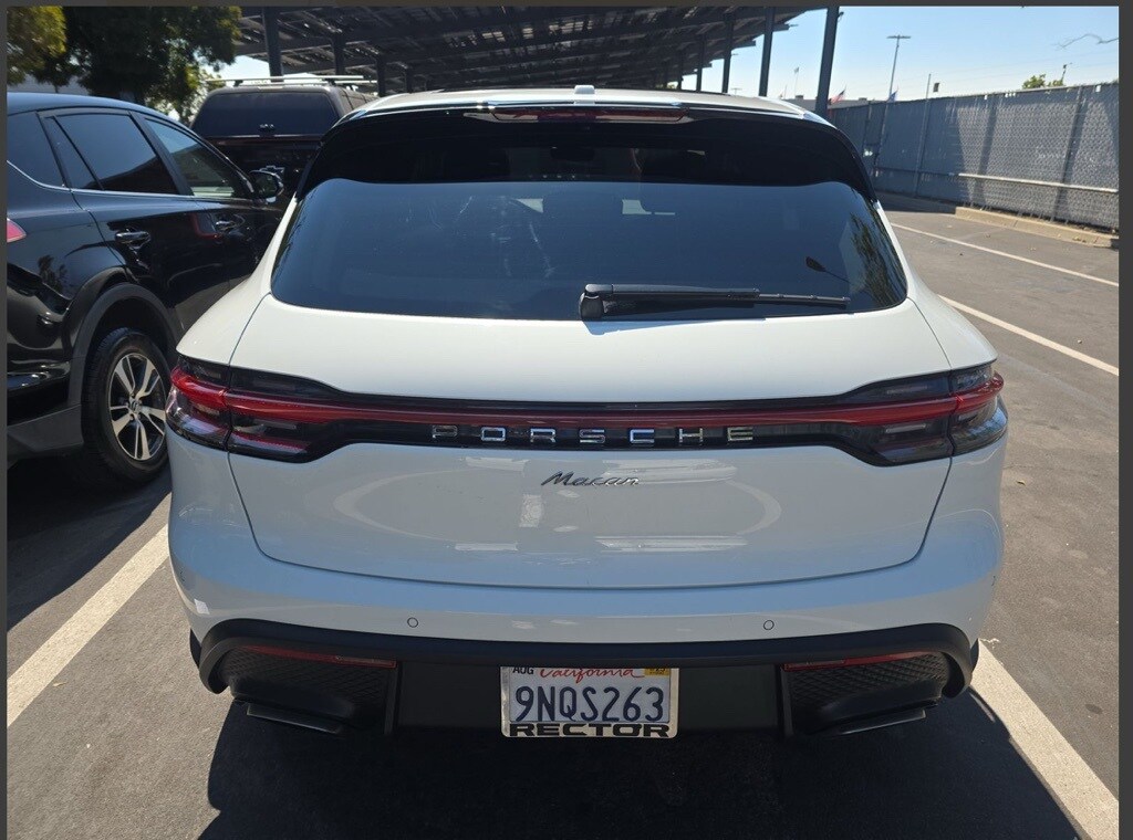 2024 Porsche Macan Base photo 3