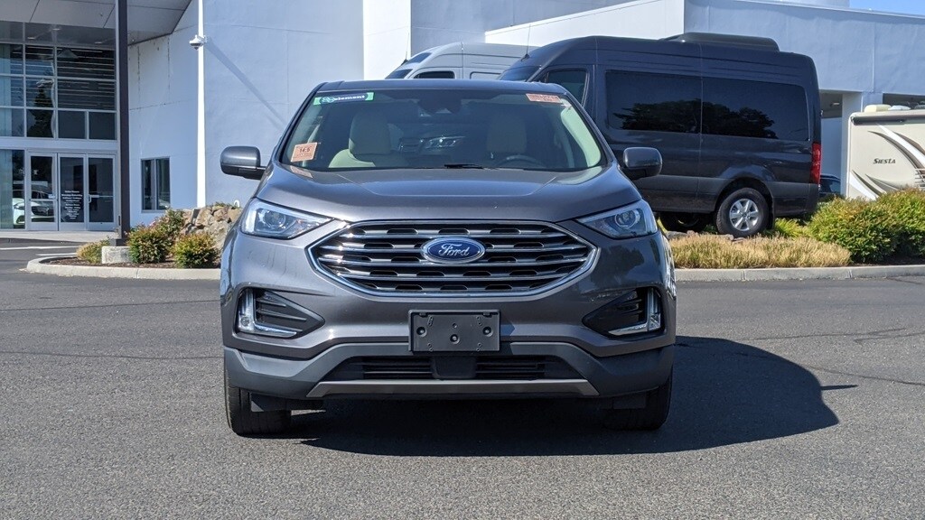 2022 Ford Edge SEL photo 2