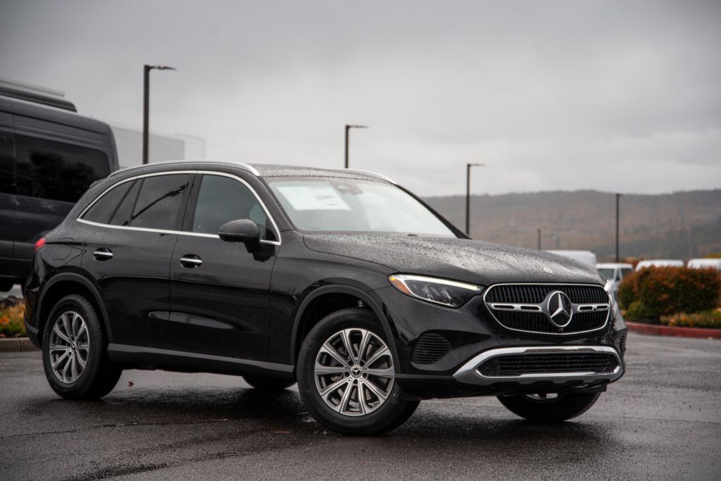 2026 Mercedes Benz GLC 300 4MATIC photo 2