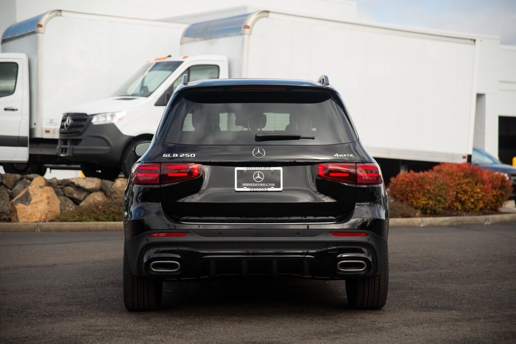 2025 Mercedes Benz GLB 250 4MATIC photo 4