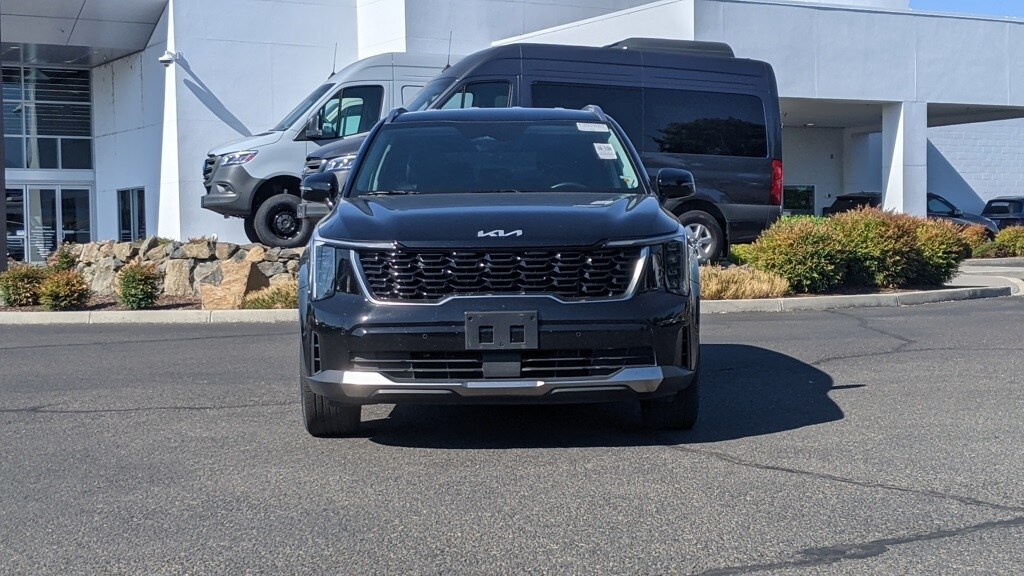 2024 Kia Sorento S photo 2