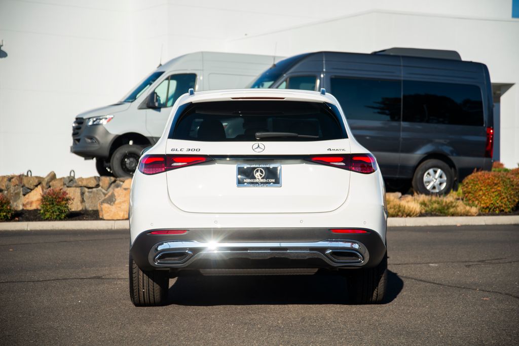 2026 Mercedes Benz GLC 300 4MATIC photo 4