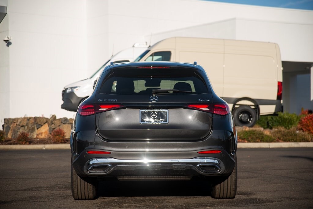 2025 Mercedes Benz GLC 300 4MATIC photo 4