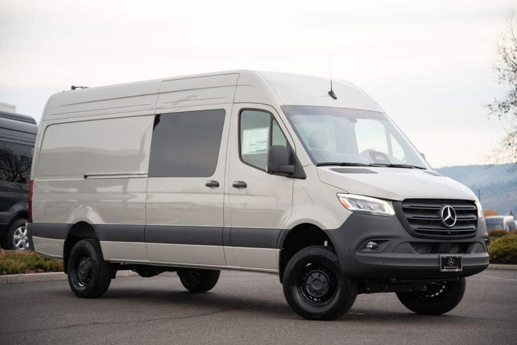 New 2025 Mercedes-Benz Sprinter 2500 High Roof 4-Cyl Diesel HO Van Crew Van