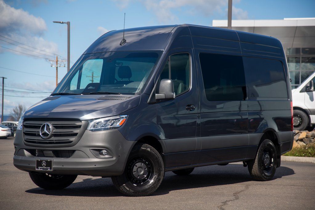 2025 Mercedes-Benz Sprinter Crew Van Base's photo