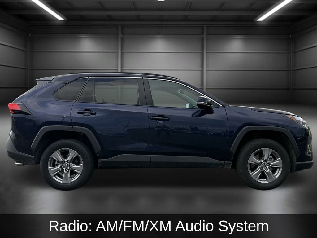 2024 Toyota RAV4 XLE photo 3