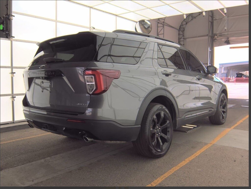 2022 Ford Explorer ST-Line photo 2