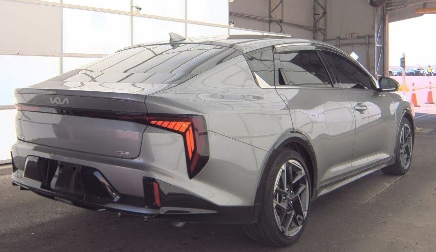2025 Kia K4 GT-Line photo 3