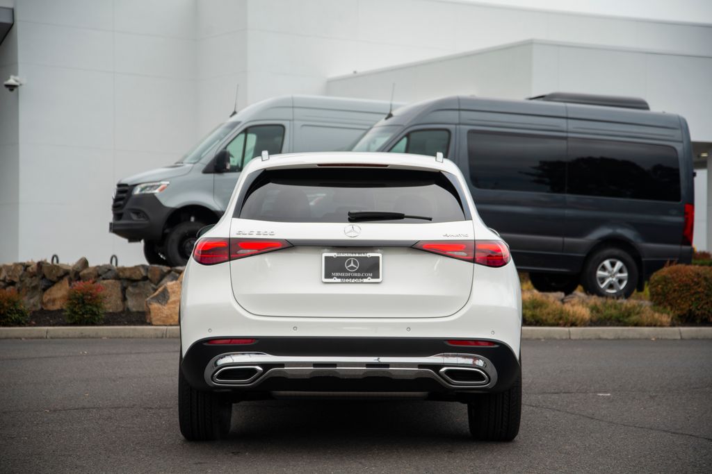 2026 Mercedes Benz GLC 300 4MATIC photo 4