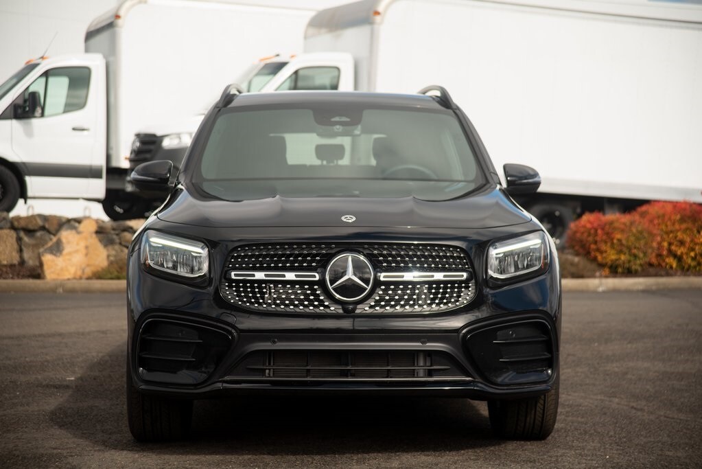 2025 Mercedes Benz GLB 250 4MATIC photo 2