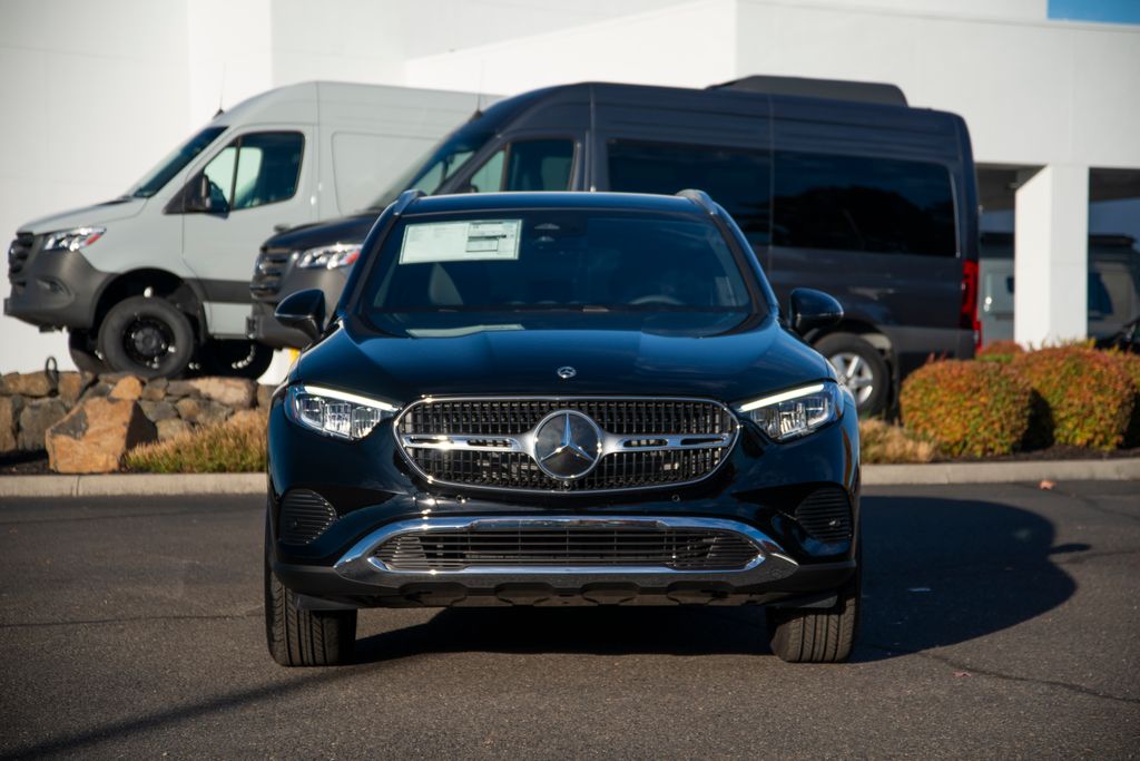 2026 Mercedes Benz GLC 300 4MATIC photo 2