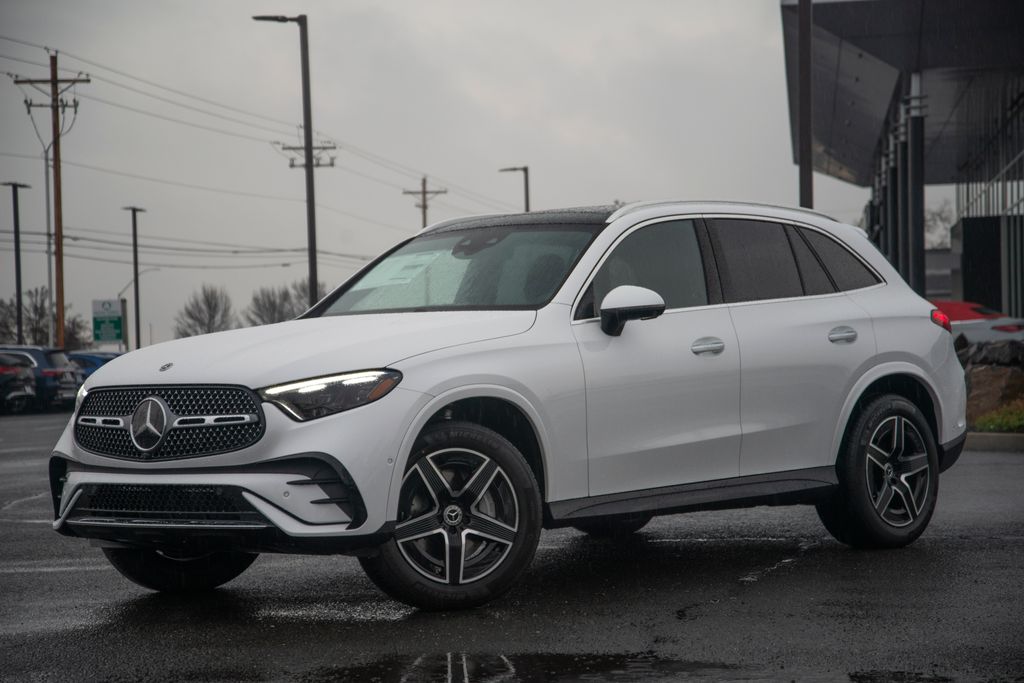 2026 Mercedes-Benz GLC Base's photo
