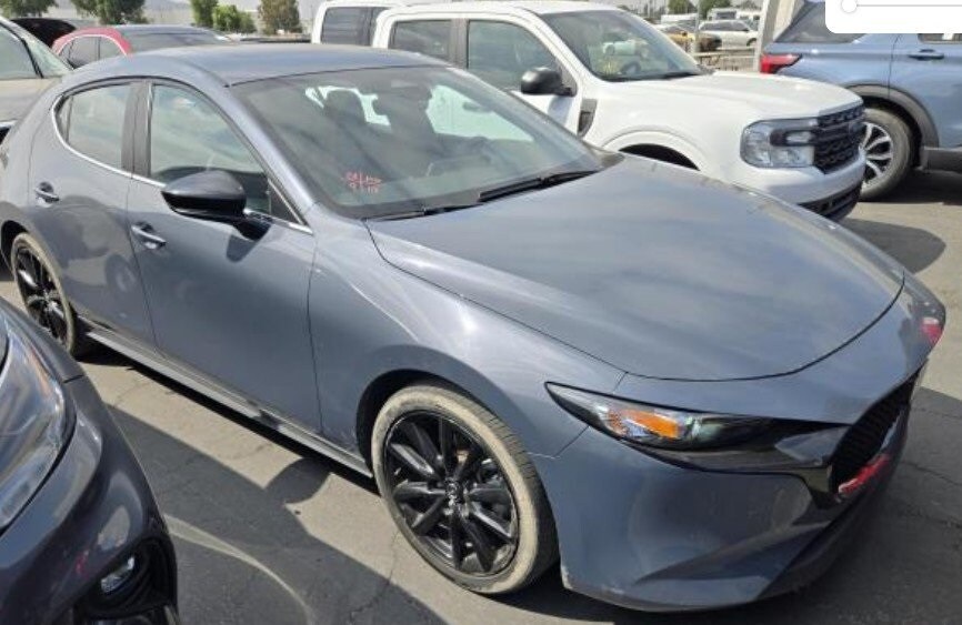 2024 Mazda Mazda3 2.5 s Carbon photo 2