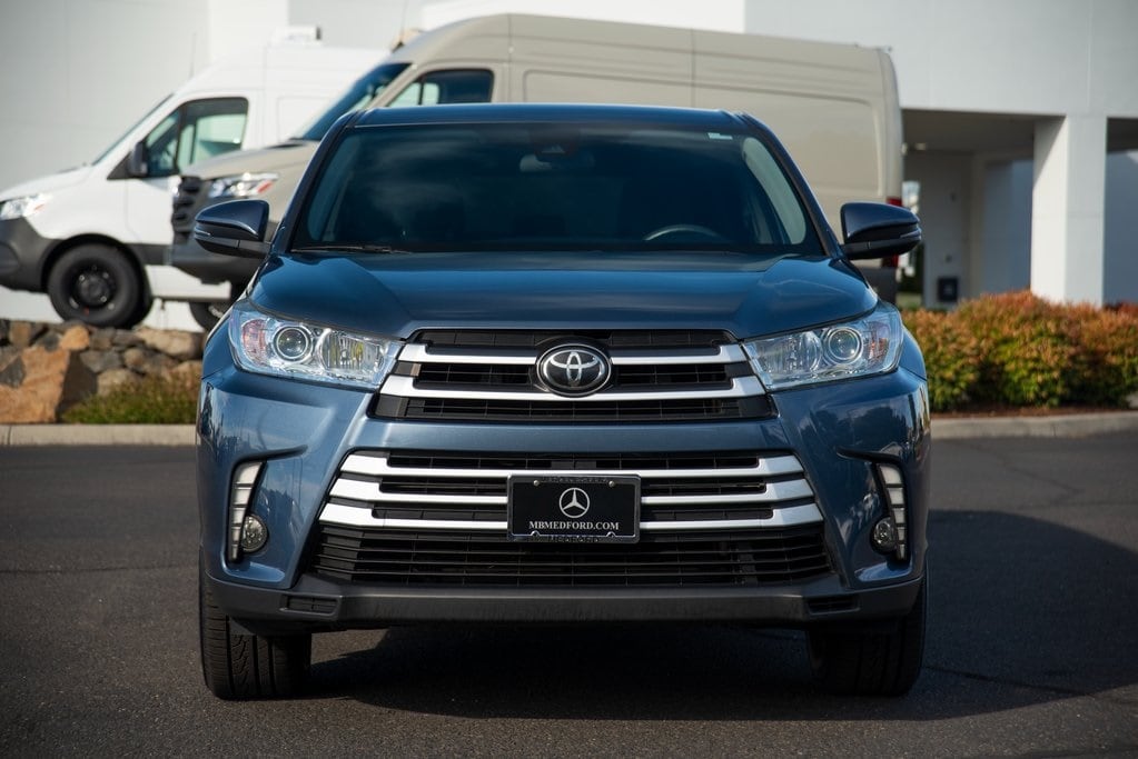 Used 2019 Toyota Highlander LE with VIN 5TDBZRFHXKS942332 for sale in Medford, OR