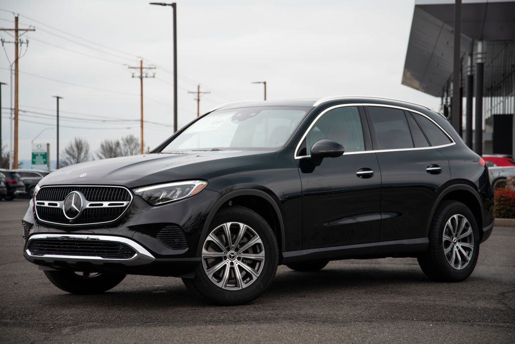 2026 Mercedes-Benz GLC Base's photo