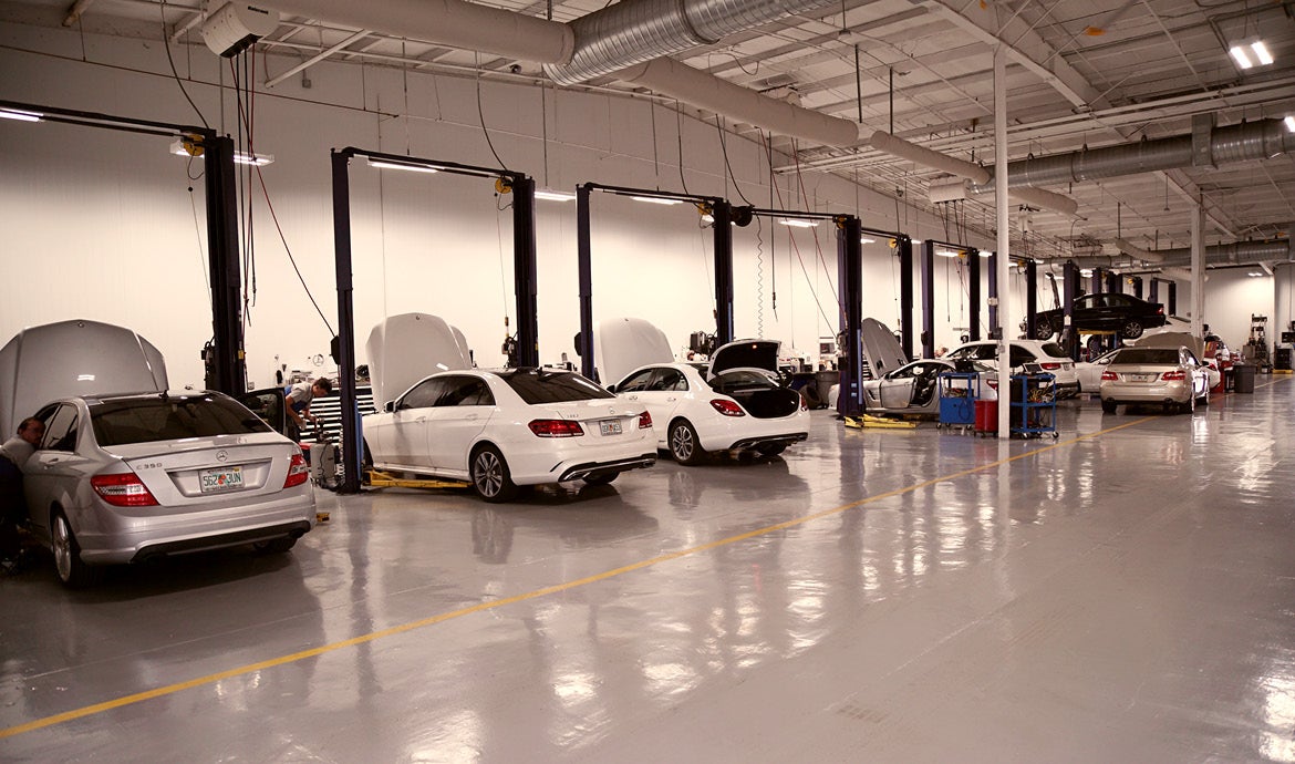 Service Center Bay 1