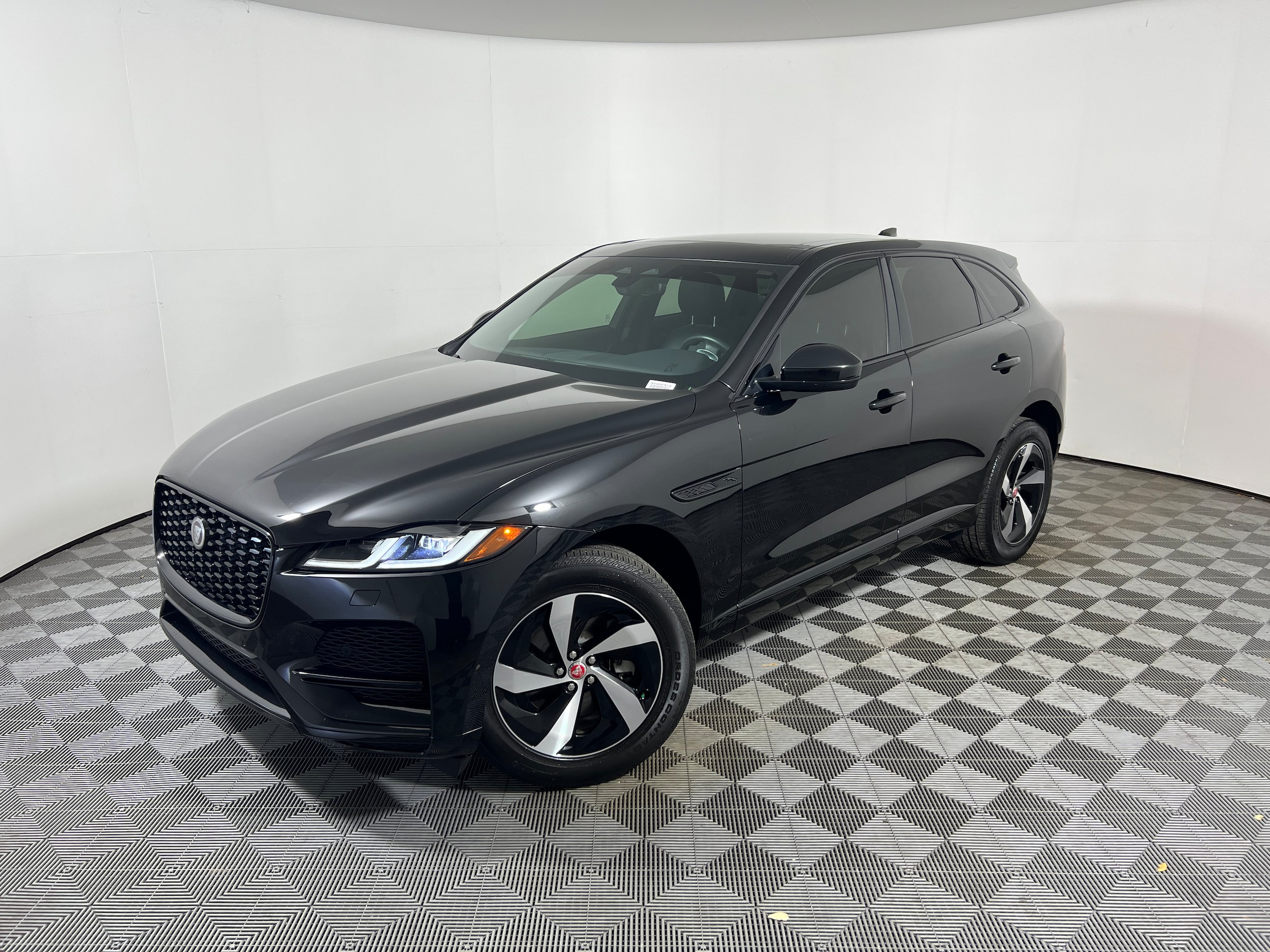 2022 Jaguar F-PACE P250 S's photo