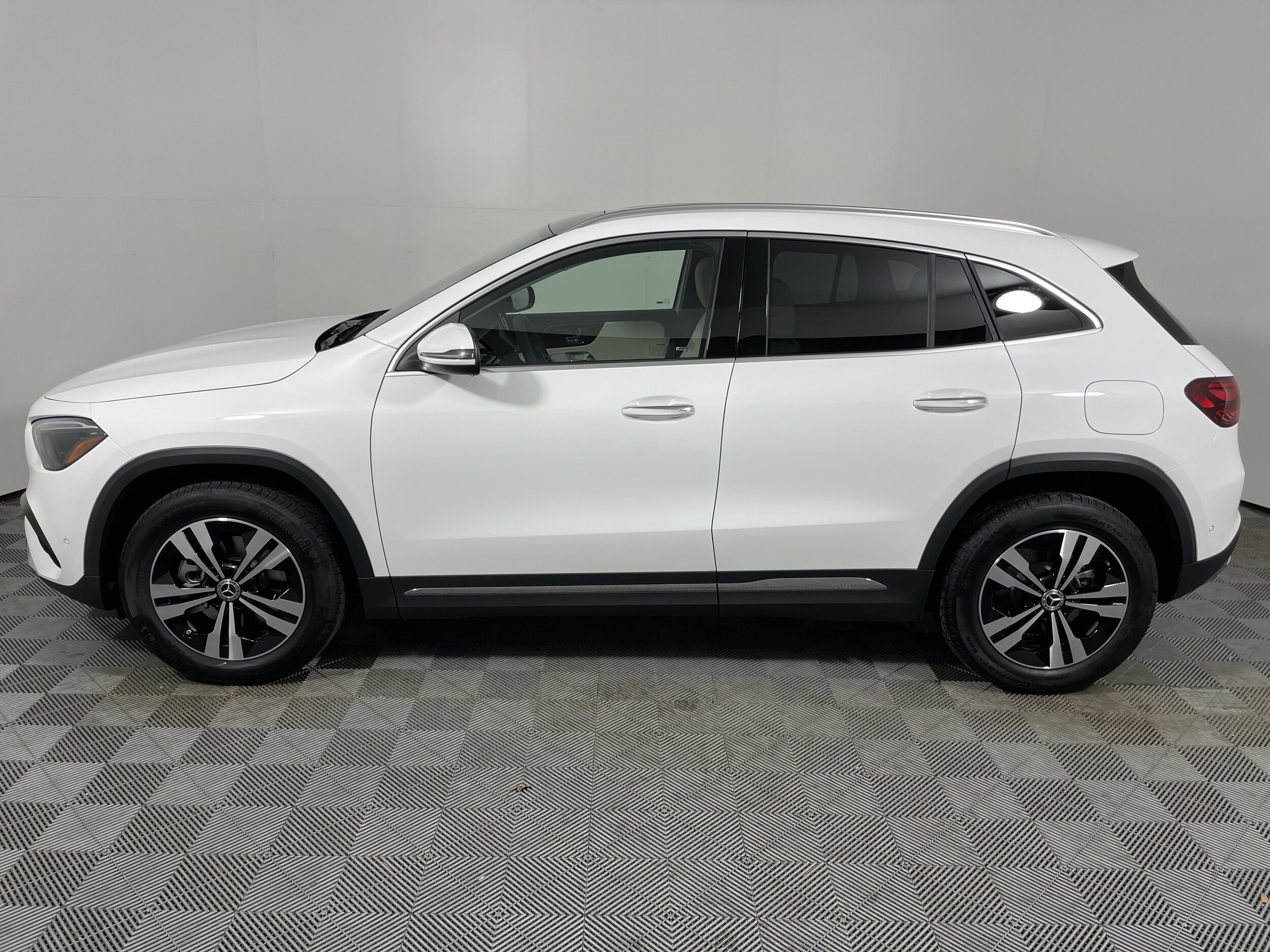 2026 Mercedes Benz GLA 250 photo 2