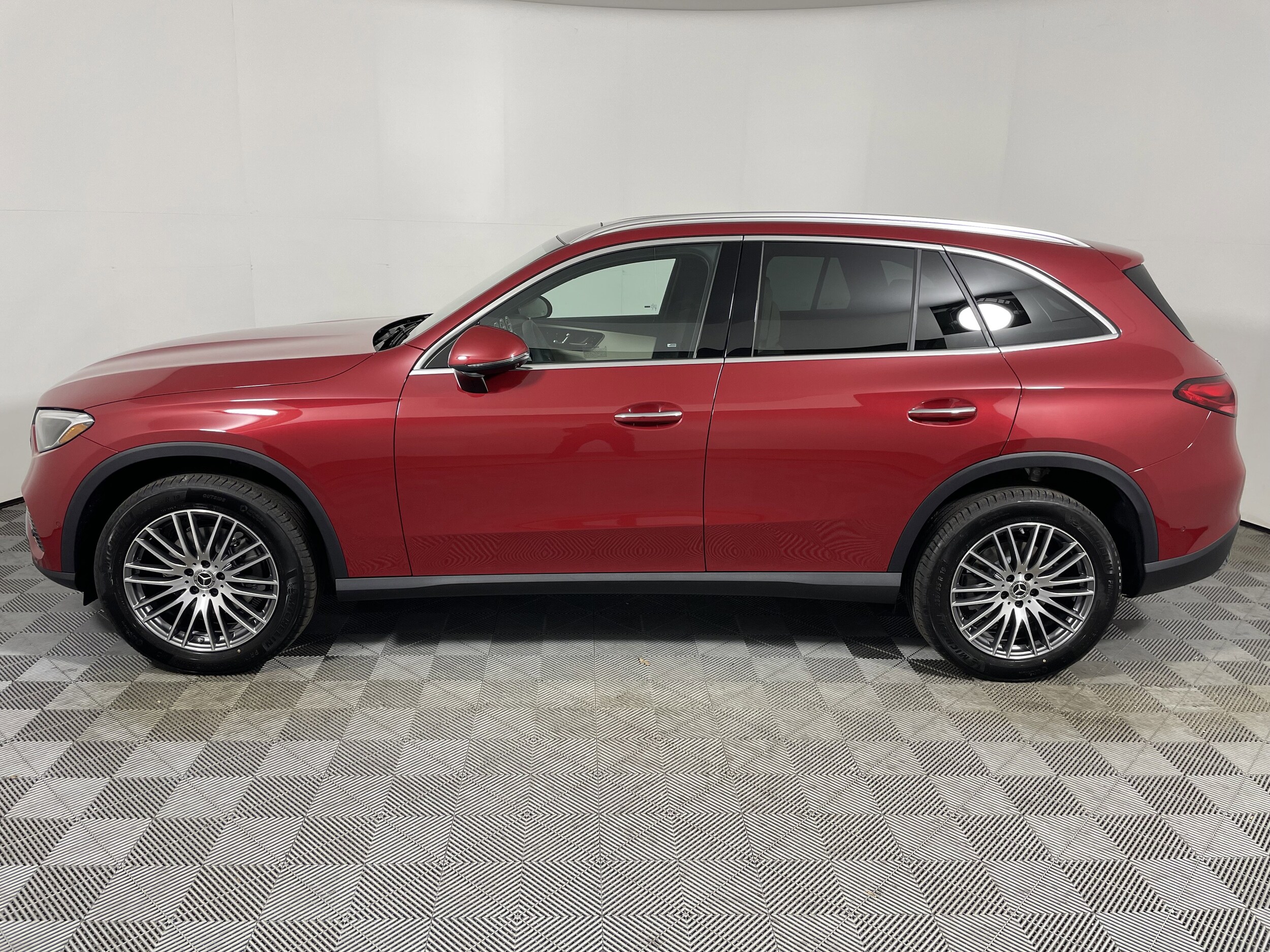 2026 Mercedes Benz GLC 300 photo 2