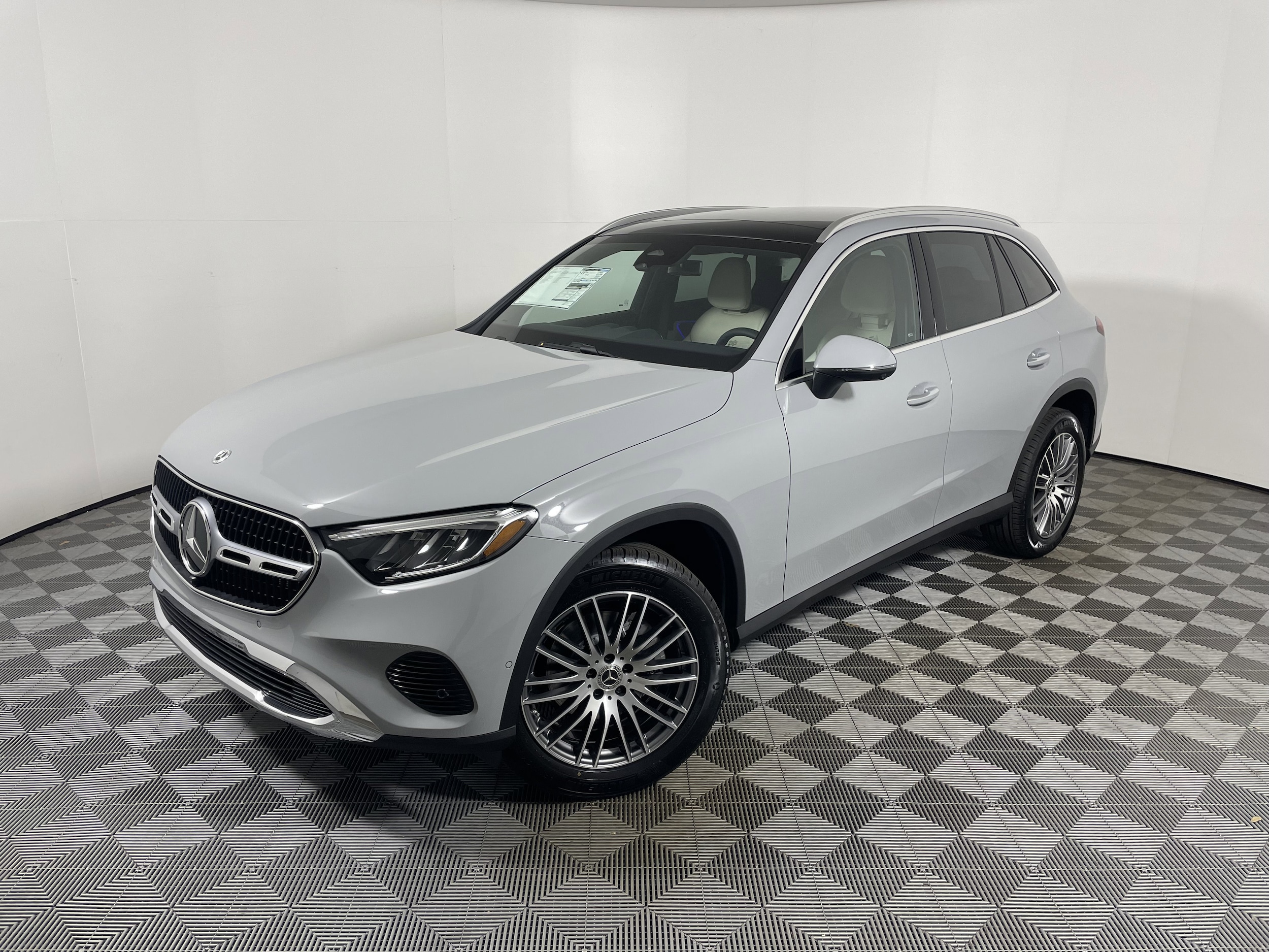 2026 Mercedes-Benz GLC Base's photo