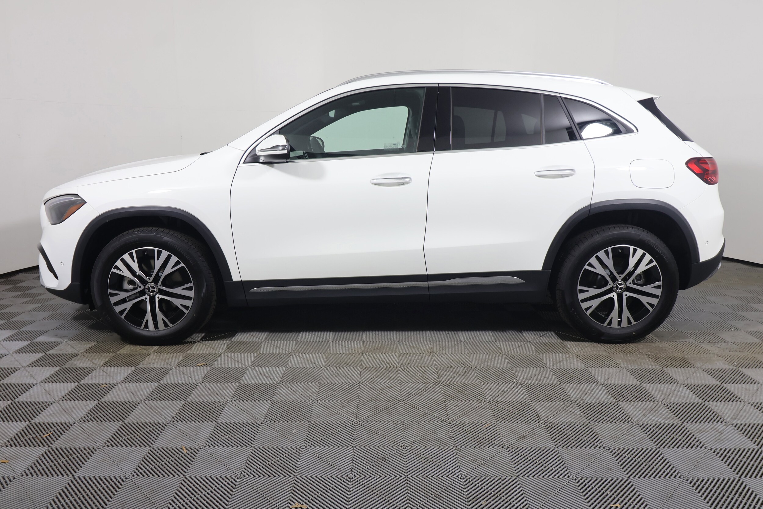 2026 Mercedes Benz GLA 250 photo 2