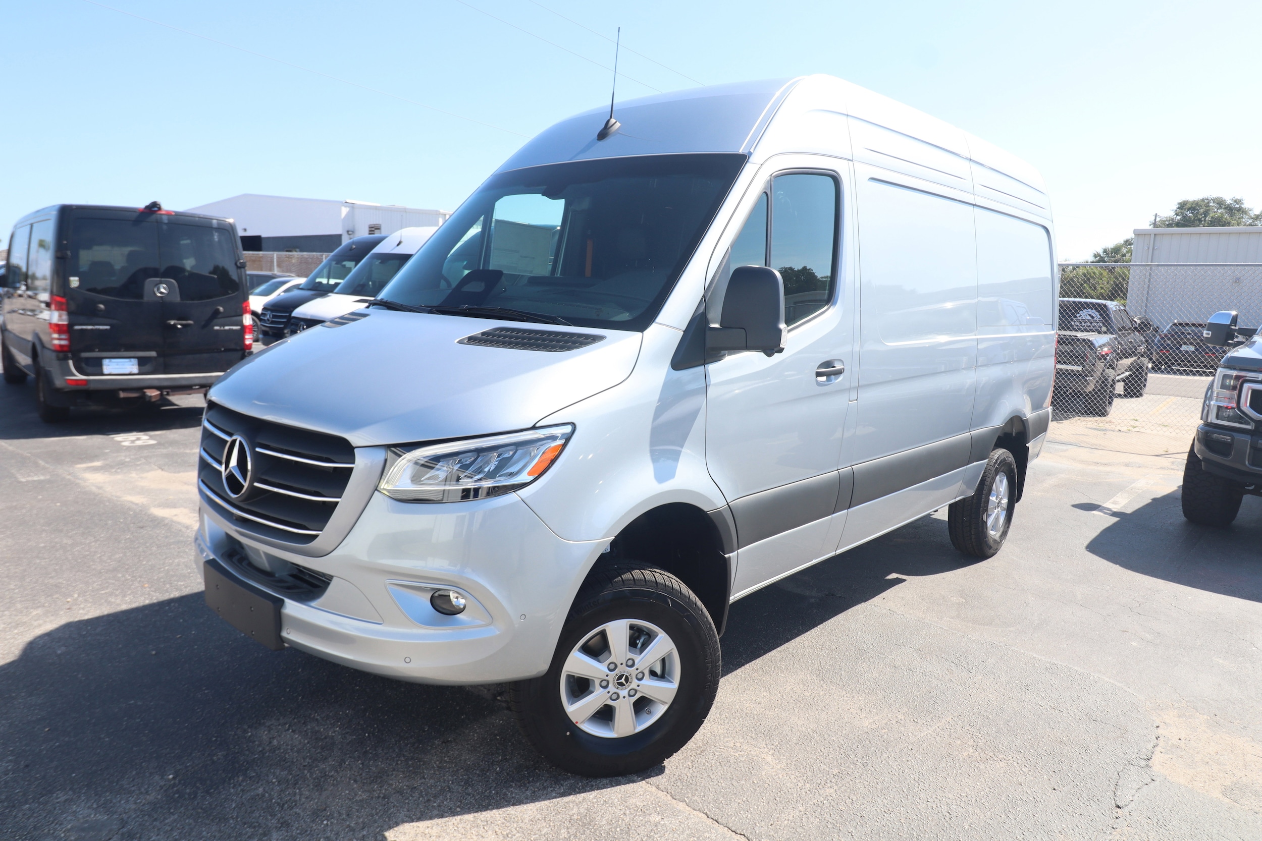 2026 Mercedes-Benz Sprinter 2500 144 WB HO AWD's photo