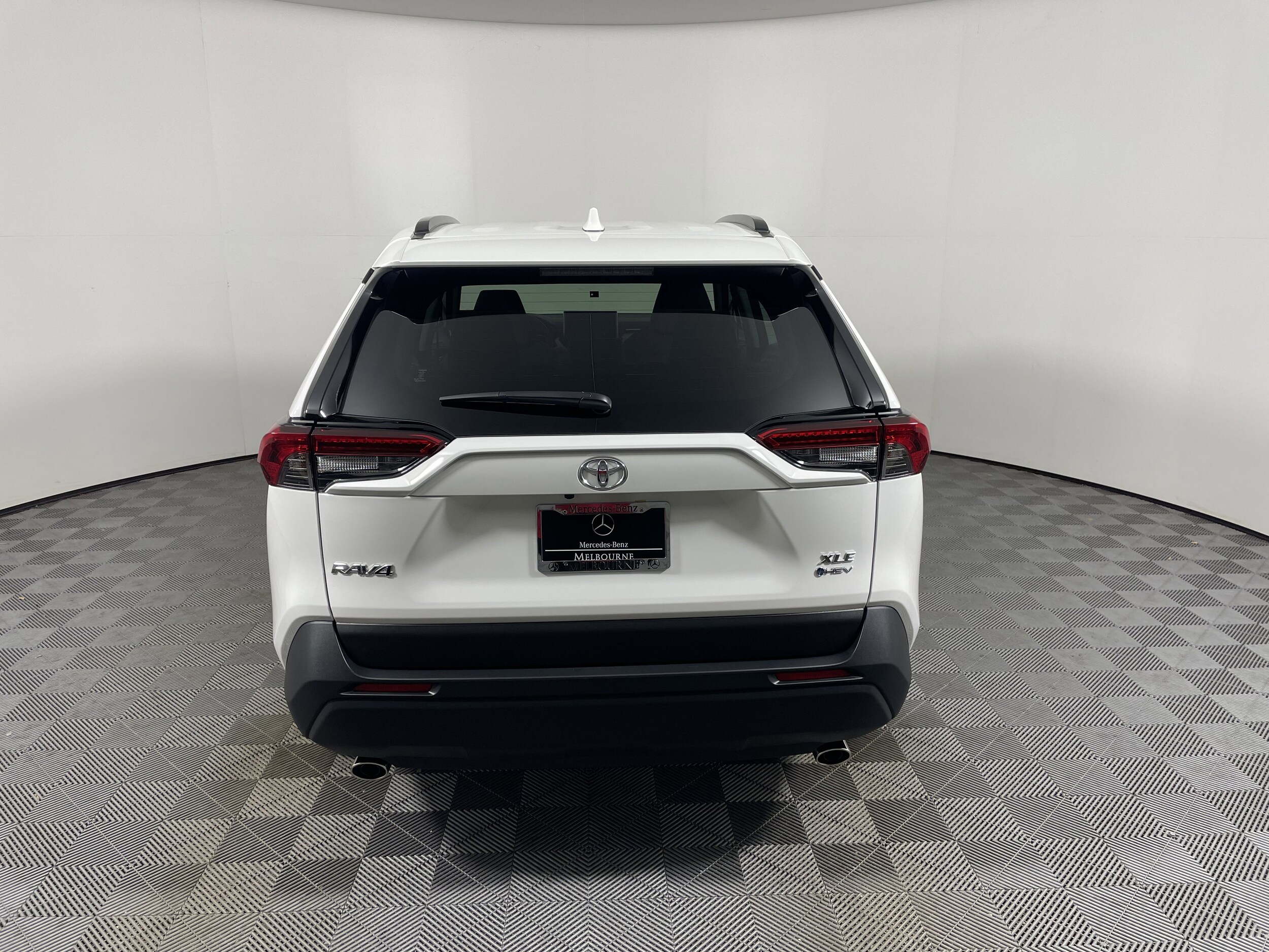 2025 Toyota RAV4 Hybrid XLE photo 4
