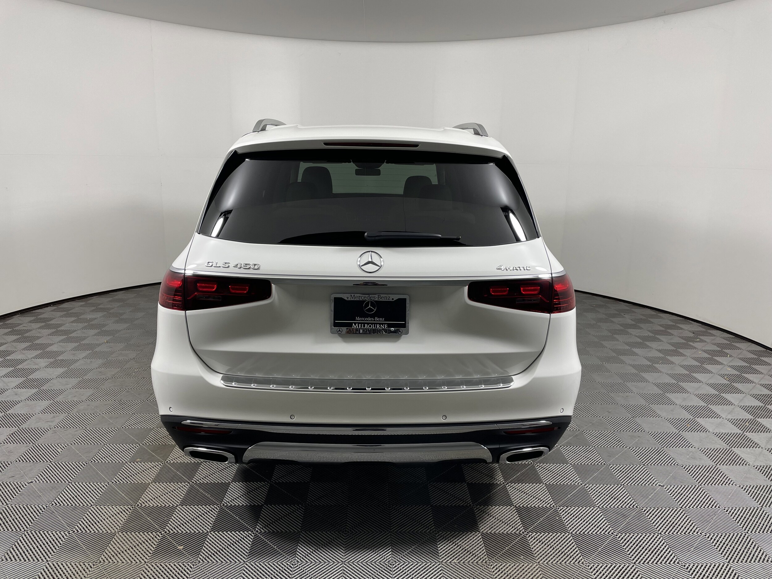 2026 Mercedes Benz GLS 450 4MATIC photo 4