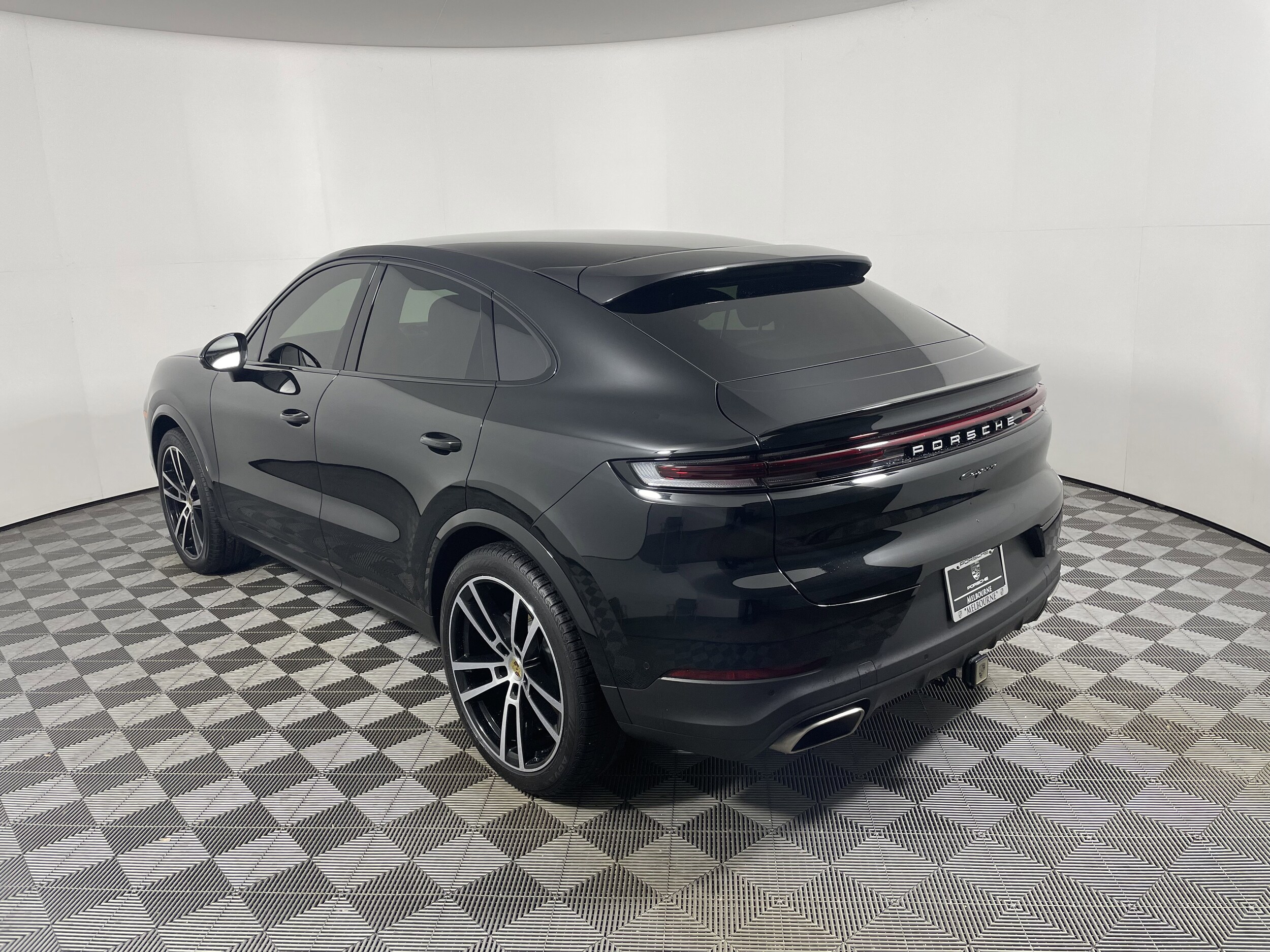 2024 Porsche Cayenne Coupe photo 3