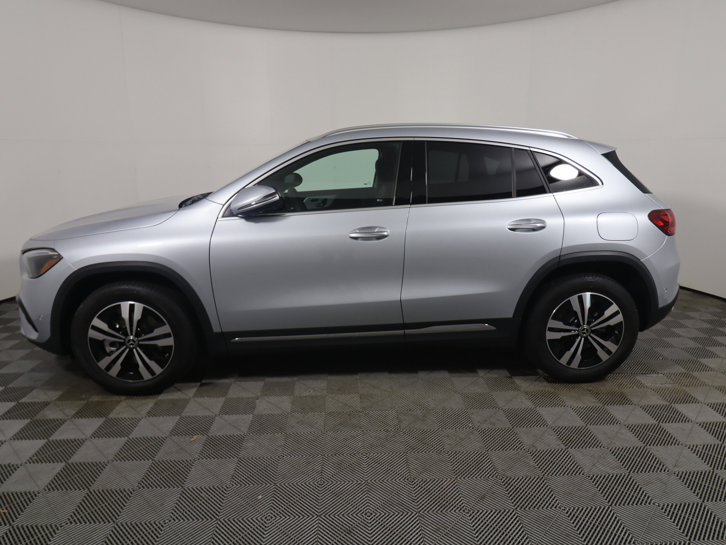 2026 Mercedes Benz GLA 250 photo 2