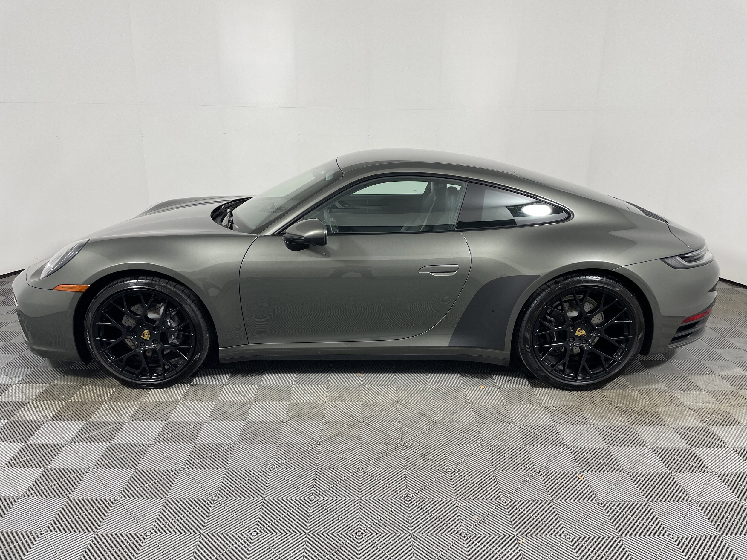 2022 Porsche 911 Coupe photo 2