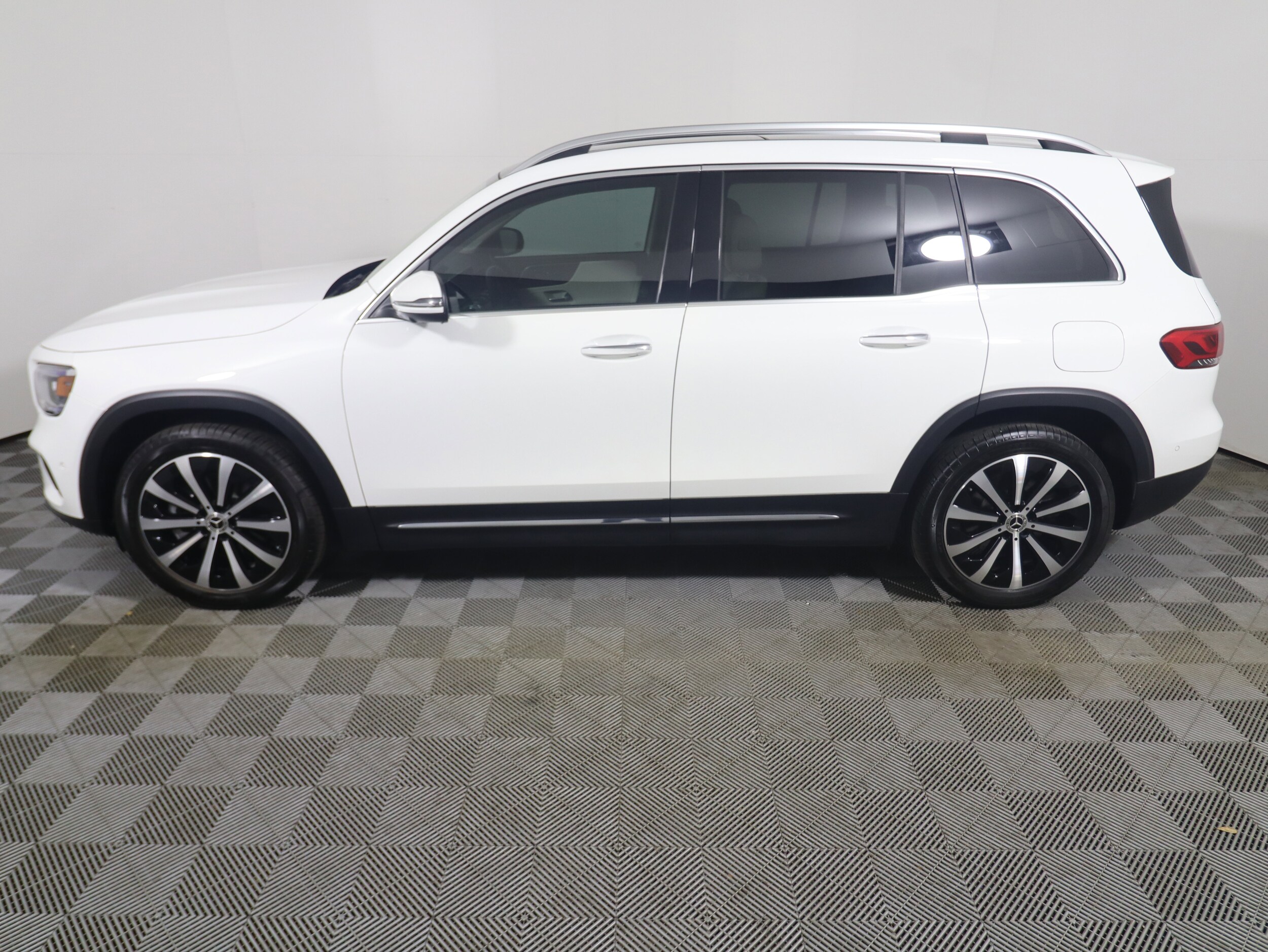 2022 Mercedes Benz GLB 250 4MATIC photo 2