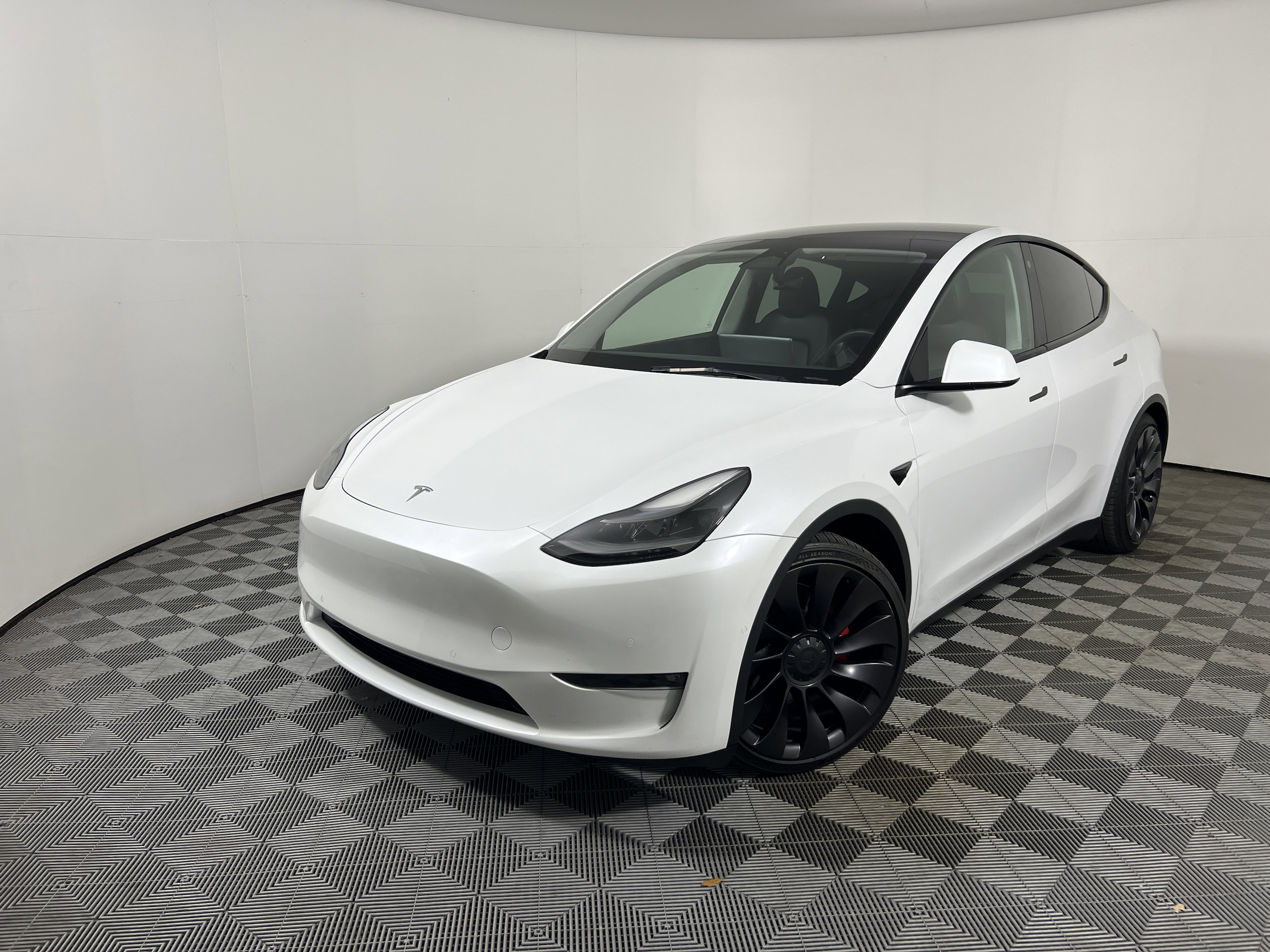 2022 Tesla Model Y Performance Dual Motor All-Wheel Drive's photo