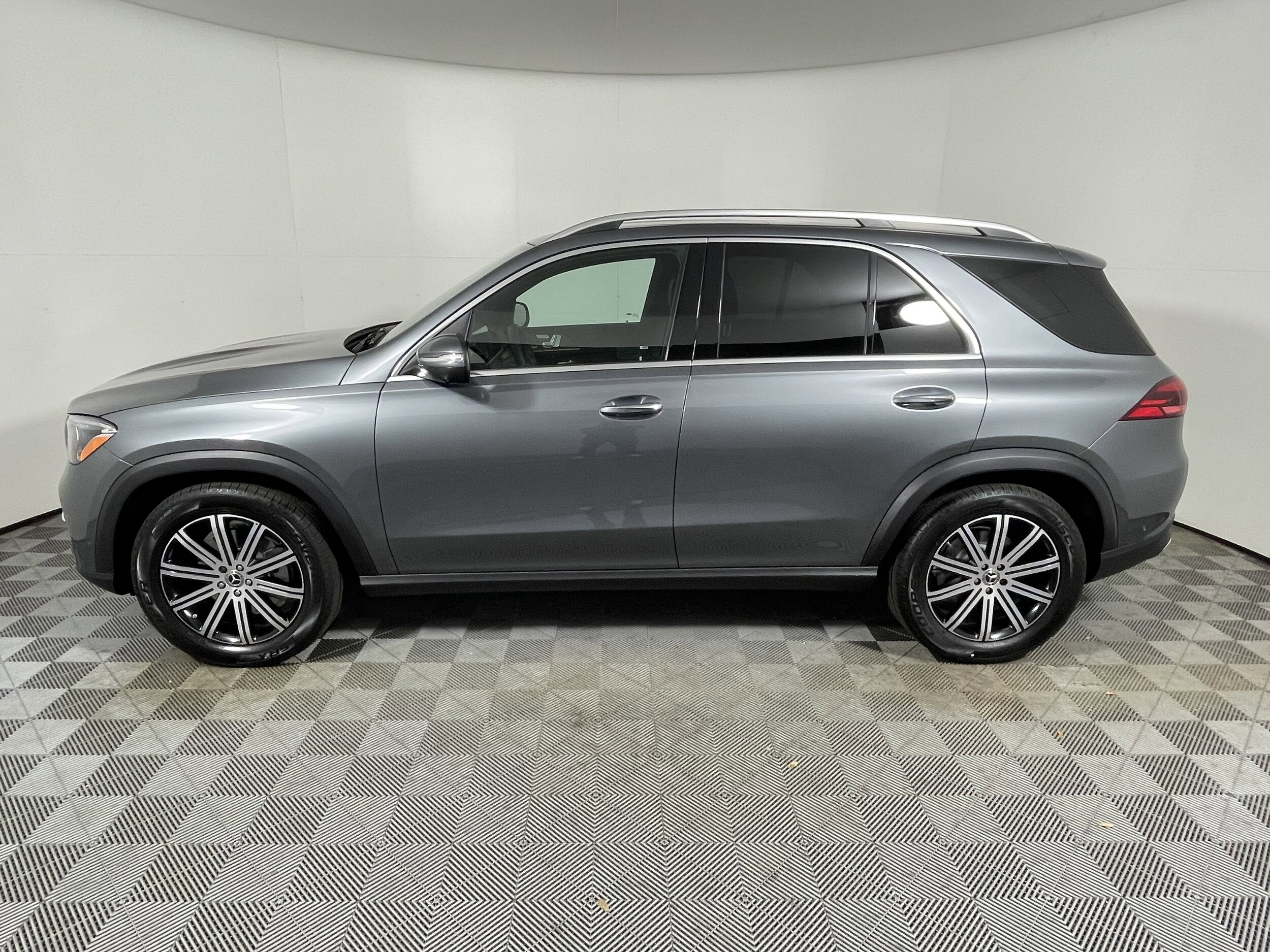 2026 Mercedes Benz GLE 350 4MATIC photo 2