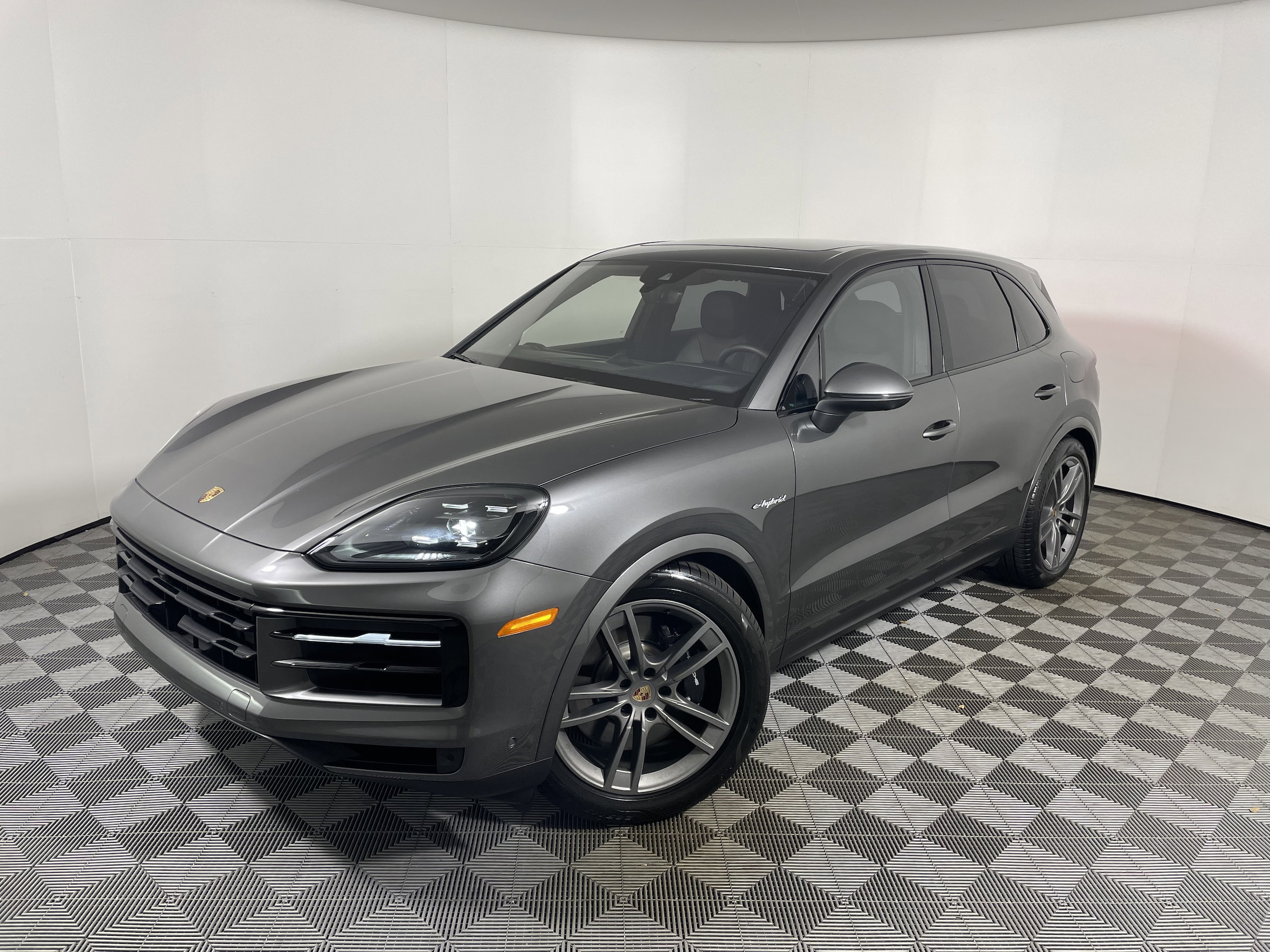 2025 Porsche Cayenne E-Hybrid's photo