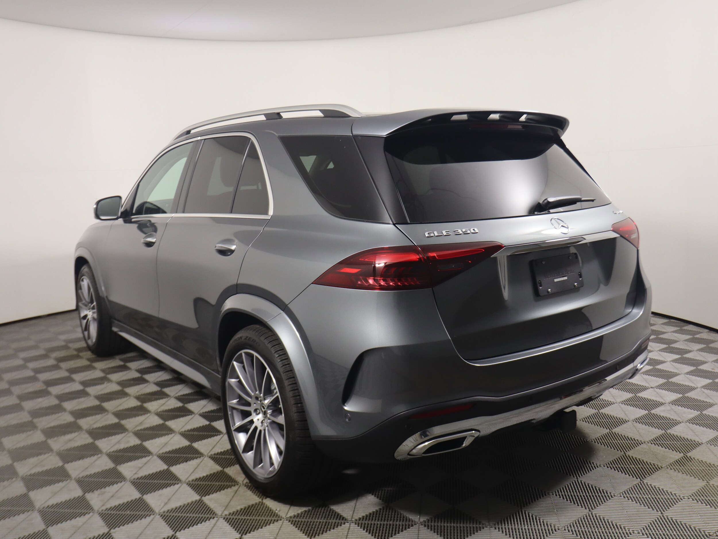 2025 Mercedes Benz GLE 350 4MATIC photo 2